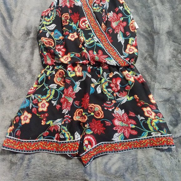 floral shorts jumper. - Picture 2 of 5